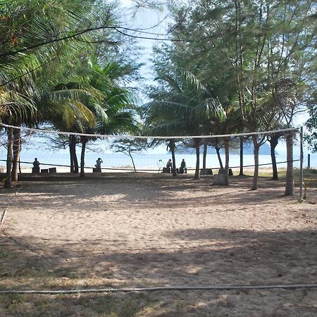 Tanjung Demong Beach Resort Kampung Kuala Besut Exterior photo