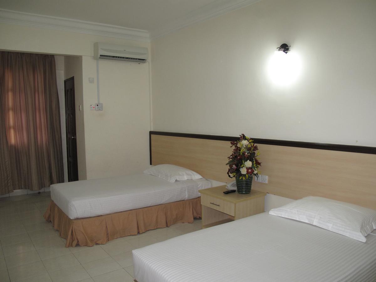 Tanjung Demong Beach Resort Kampung Kuala Besut Exterior photo