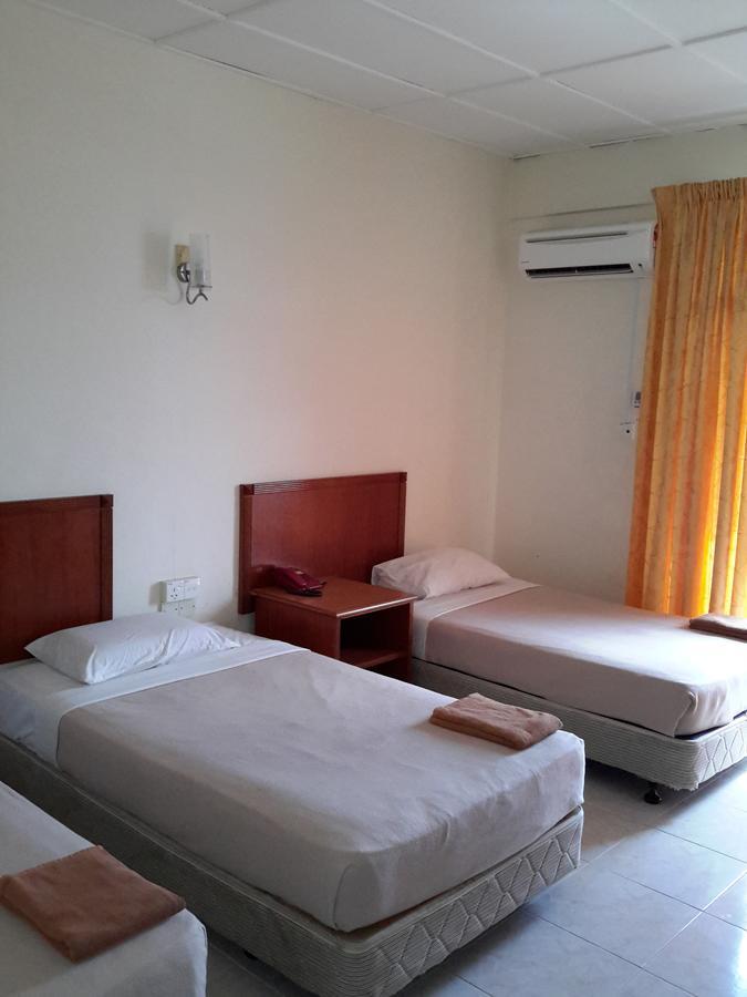 Tanjung Demong Beach Resort Kampung Kuala Besut Exterior photo