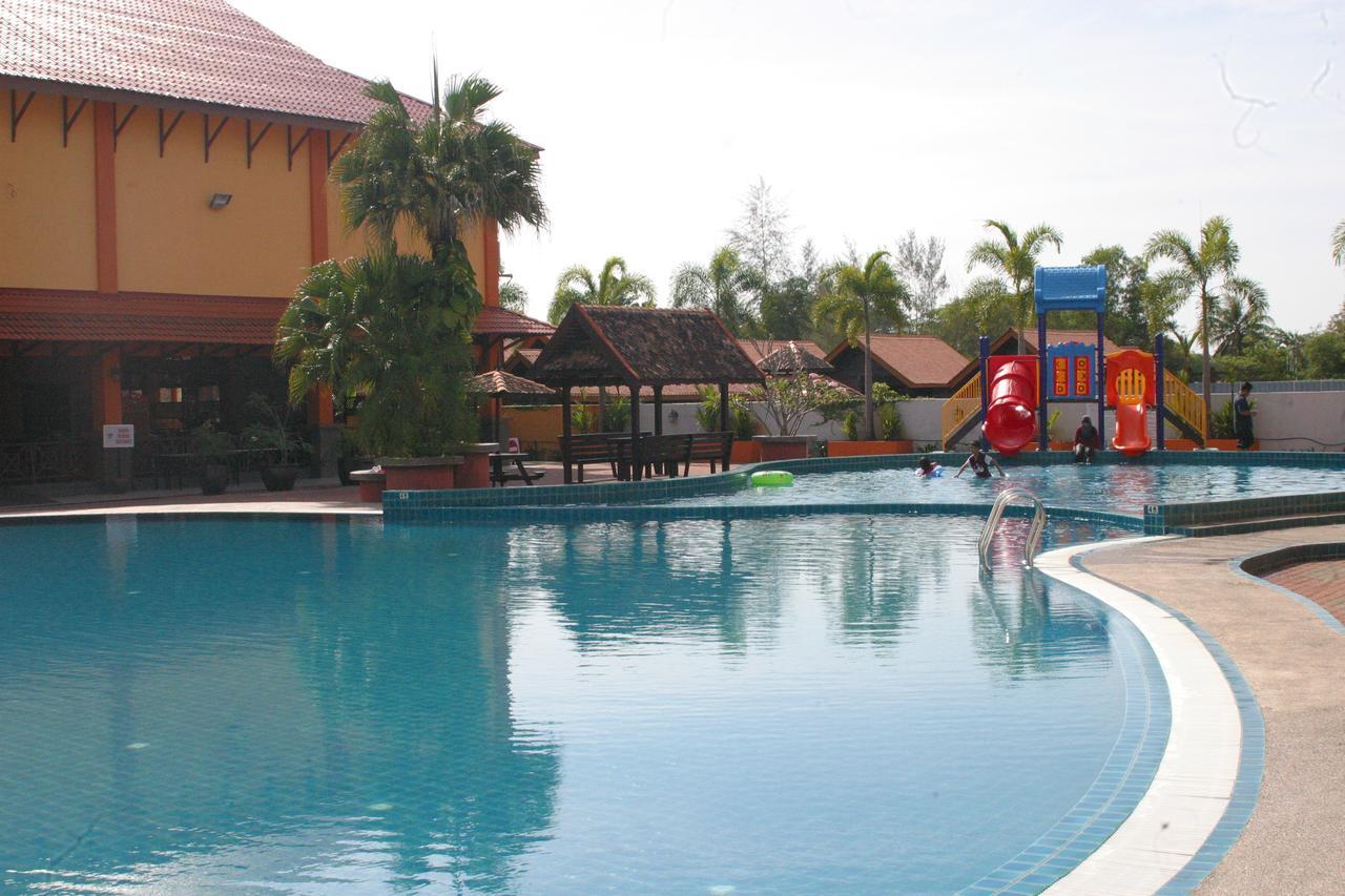 Tanjung Demong Beach Resort Kampung Kuala Besut Exterior photo