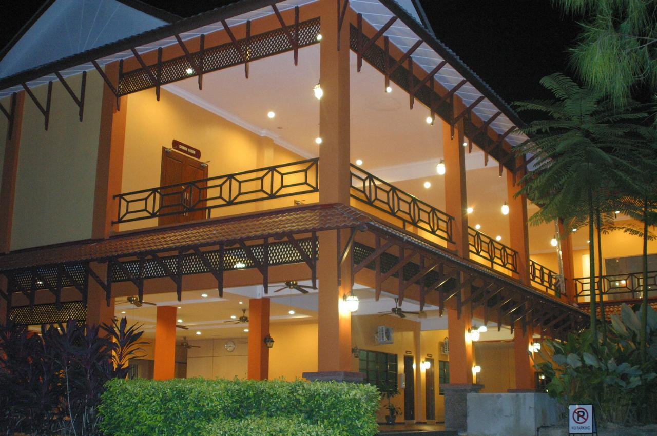 Tanjung Demong Beach Resort Kampung Kuala Besut Exterior photo